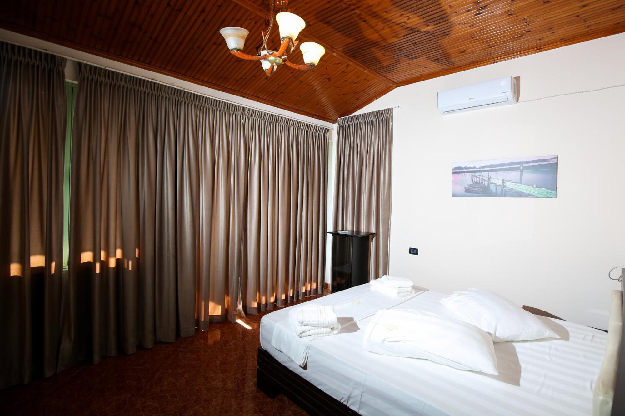 The Hart Hotell Vlorë Exteriör bild